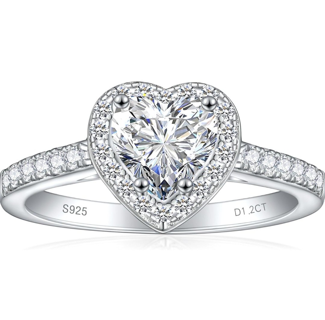 Luxury Heart Shaped Moissanite Engagement Ring